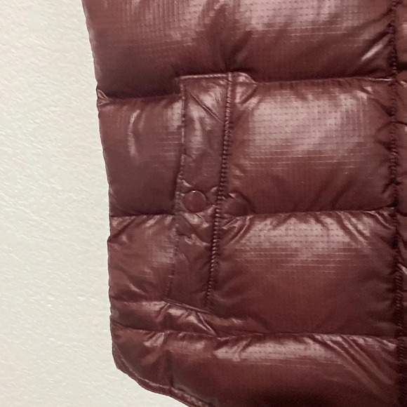 J.Crew Shiny Burgundy Down Filled Quilted Puffer Vest Size XS - Picture 4 of 9